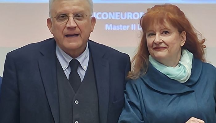 La Dr. Carla Lendaro relatore di tesi dell'ultimo Master in Psiconeurobiologia