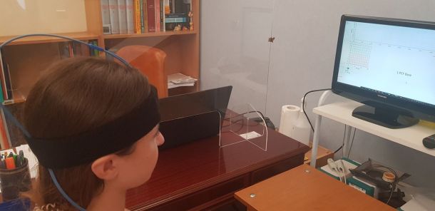 Tramite un'analisi non invasiva di 5 minuti con il dispositivo HEG, con un sensore posto sulla fronte, si misura l'ossigenazione cerebrale a riposo e sotto stress per valutare tutte le funzioni della corteccia cerebrale prefrontale nei processi cognitivi ed emozionali.