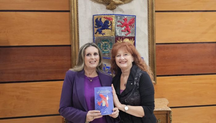 La dott.ssa Lendaro alla presentazione del libro "In volo con le emozioni"
